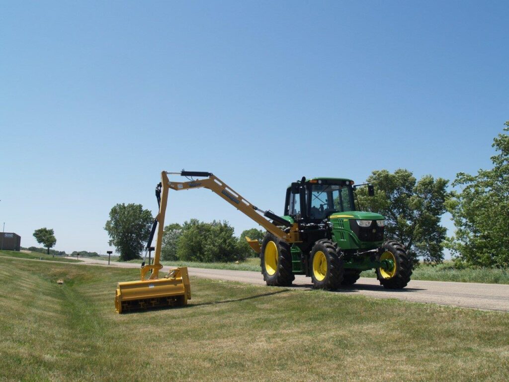 JD 6110M 4 WD, BB-24, 50 HD Flail (14)