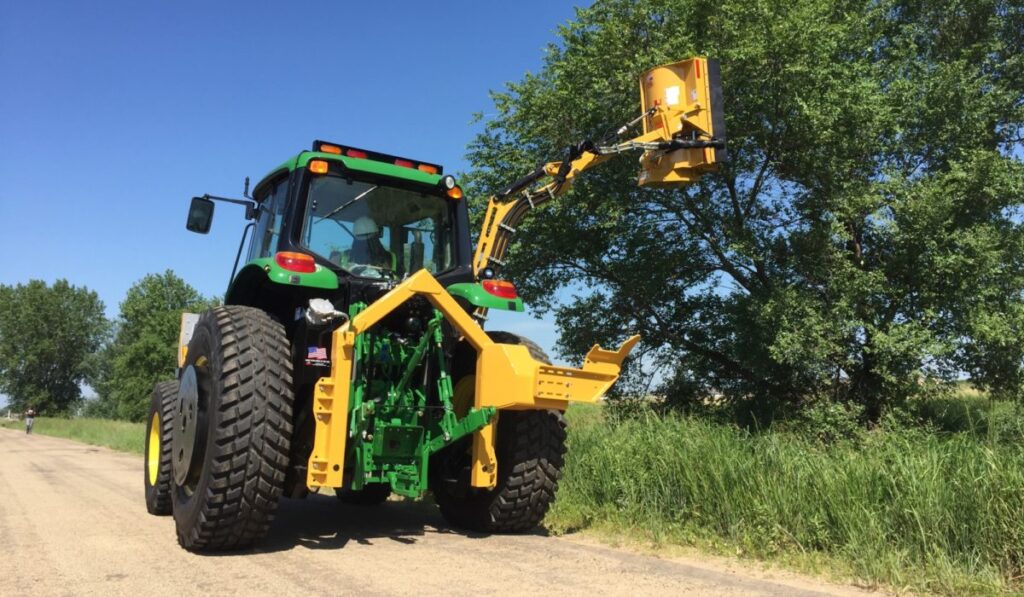 JD-6130M-4wd-BB-22-with-HD50-Flail-3OS-26