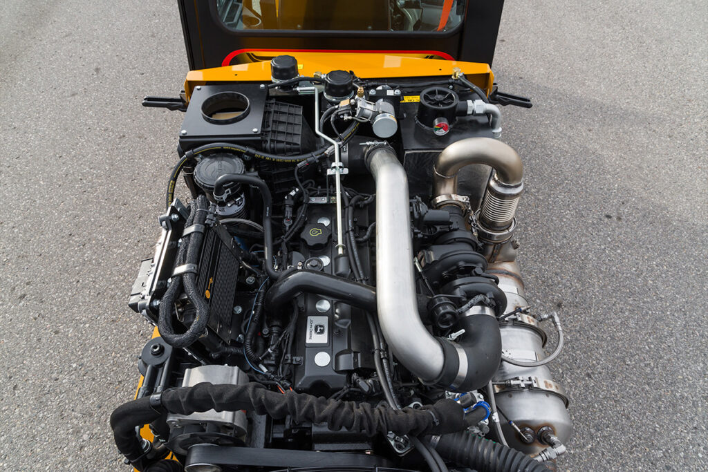 trackless-mt7-media5