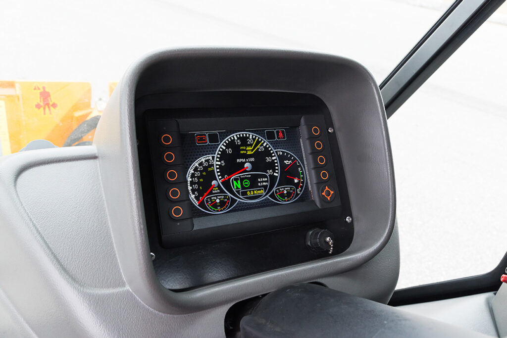 trackless-mt7-media7