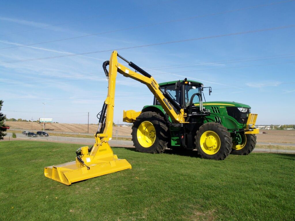 JD 6145M, 4 wd, Saber 25, 50 Rotary (31)