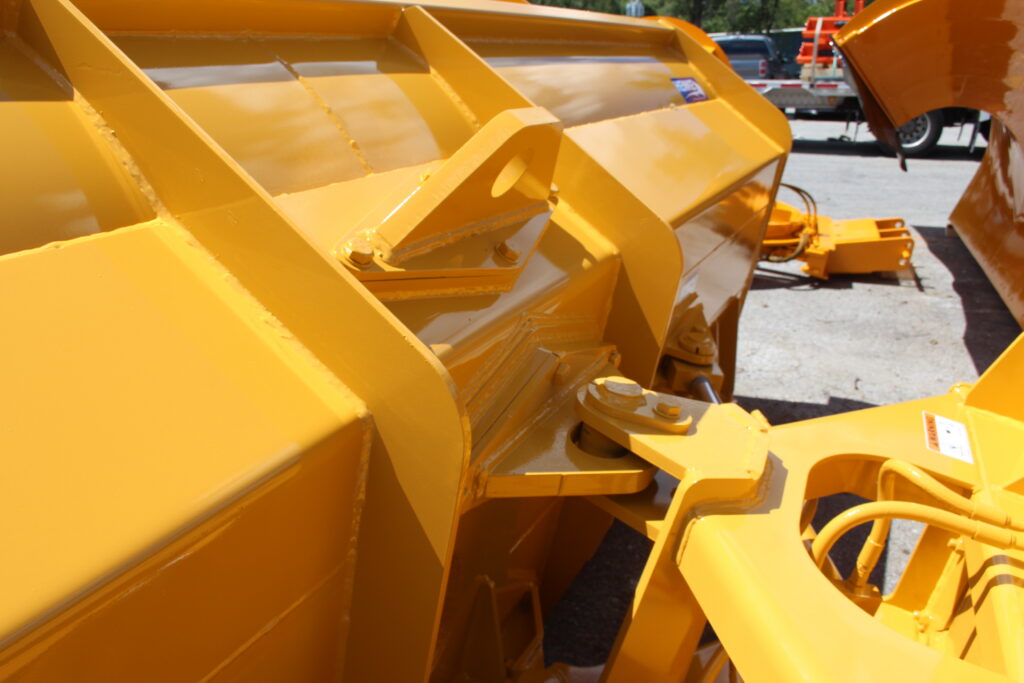 Henke-Severe-Duty-Dozer-Blade-Detail (1)