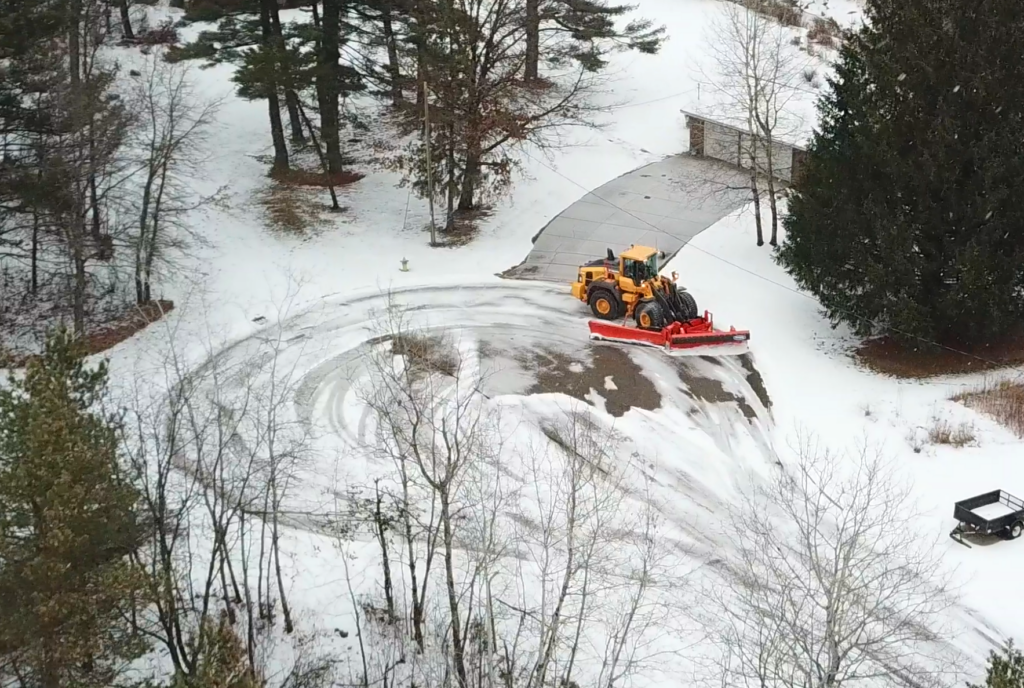 Henke_REL_ReversibleEndLoaderPlowPostlessWingComboDroneB